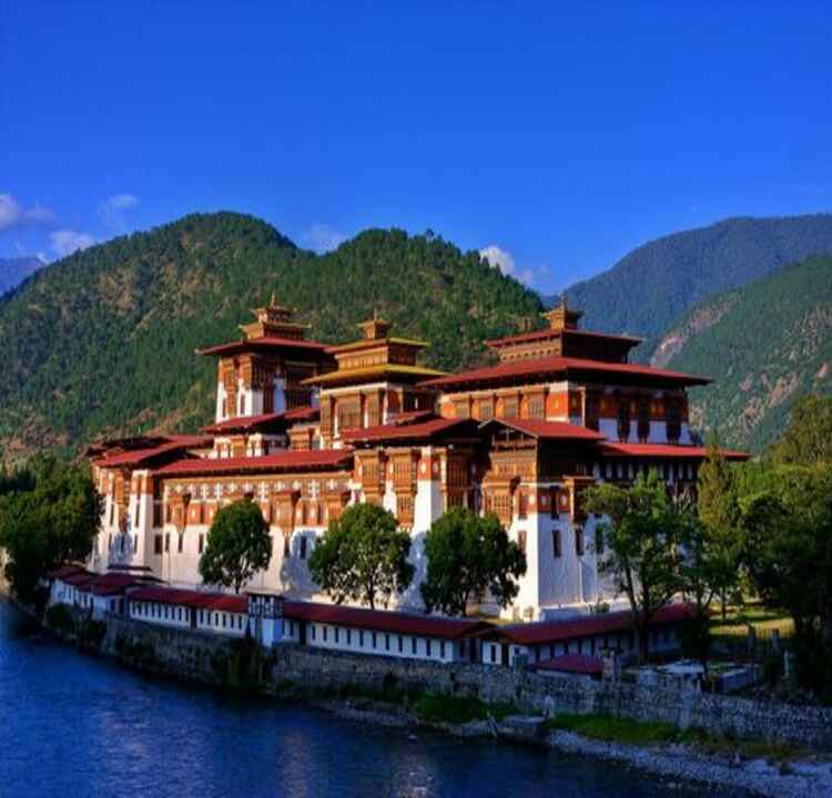 Image of the stunning Punakha Dzong in Bhutan